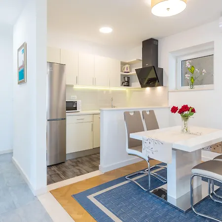 Lucija * ドゥブロブニク