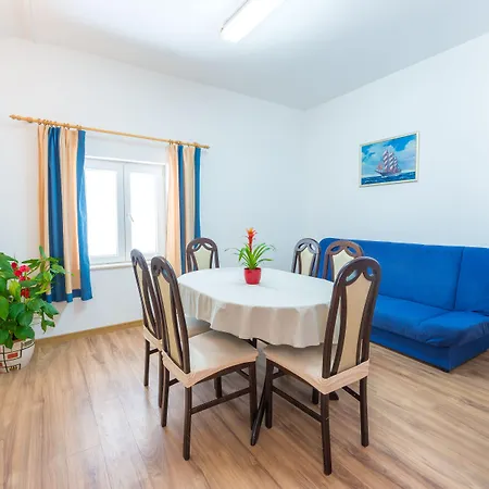 Lucija Apartman *