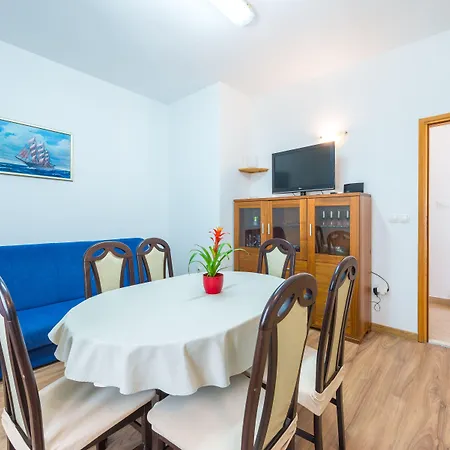 Lucija Apartament *