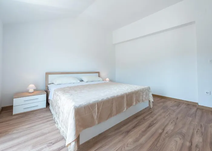Lucija Apartament *