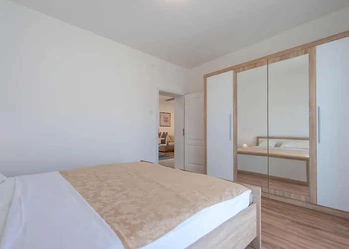 Lucija Apartament *