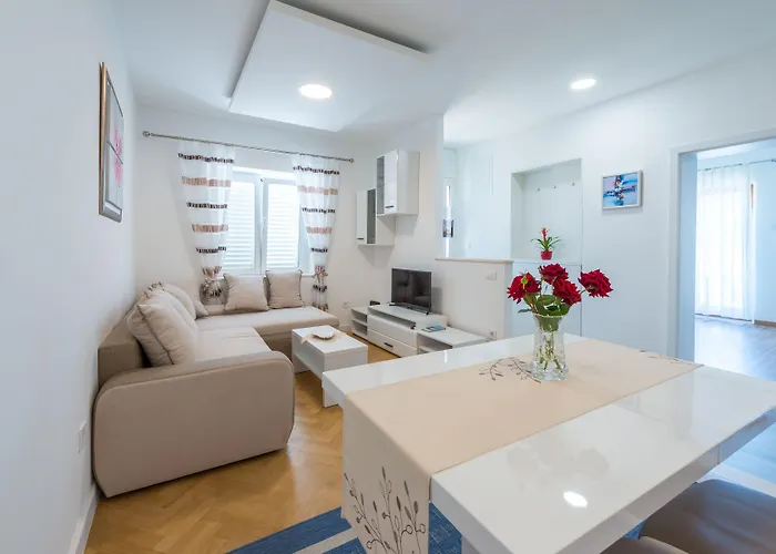 Apartament Lucija *